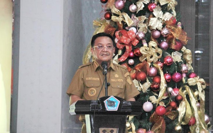 Walikota Bitung saat menghadiri pelantikan anggota PPS Pemilihan Umum Tahun 2024 Kota Bitung