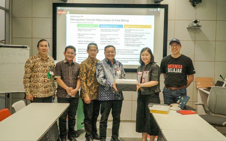 Walikota dan wakil walikota Bitung saat melaksanakan kegiatan kerjasama dengan Google Indonesia