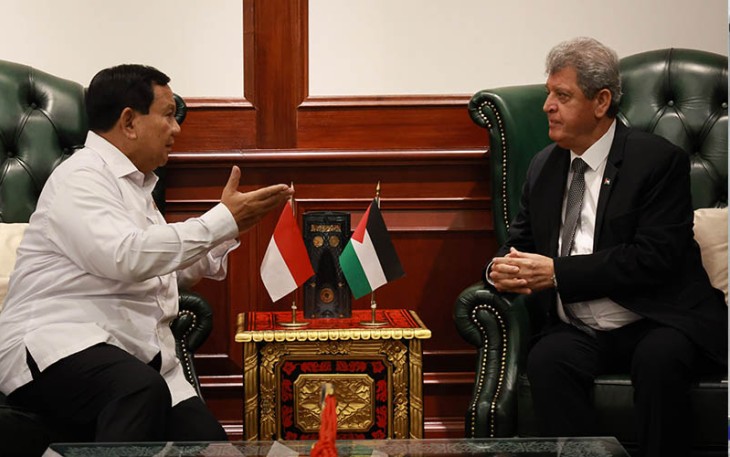 Menteri Pertahanan RI Prabowo Subianto menerima kunjungan kehormatan Duta Besar Palestina Yang Mulia Dr. Zuhair S.M. Al Shun, di Kemhan, Jakarta, Senin (6/11/2023)