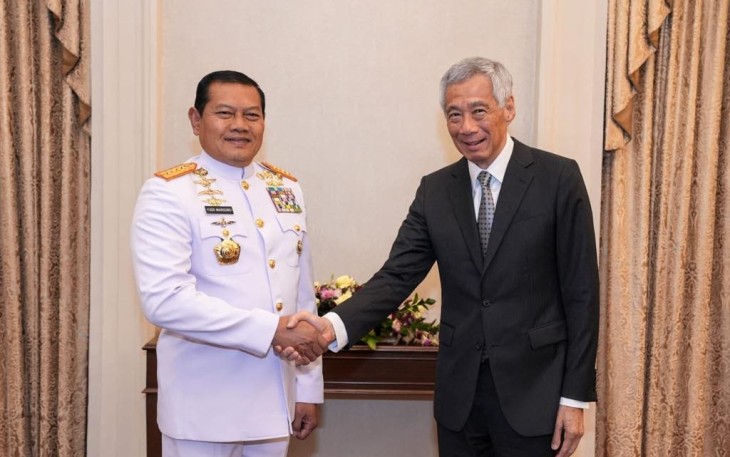 Panglima TNI Laksamana TNI Yudo Margono saat bertemu  Perdana Menteri Singapura Lee Hsien Long, bertempat di Istana Negara Singapura, Rabu (15/3/2023).