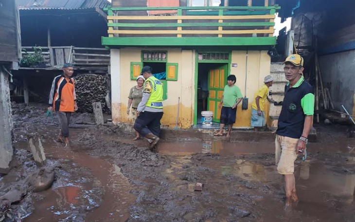 Dampak banjir di Desa Nanti Giri dan Desa Pelajaran, Kecamatan Jarai Kabupaten Lahat, Kamis (09 /03/2023).