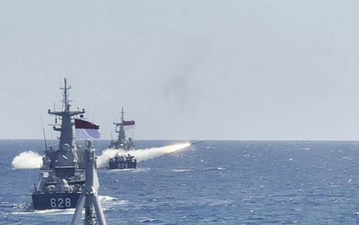 Kapal perang saat melakukan uji penembakan senjata strategis dengan hasil maksimal dan semuanya mengenai sasaran.