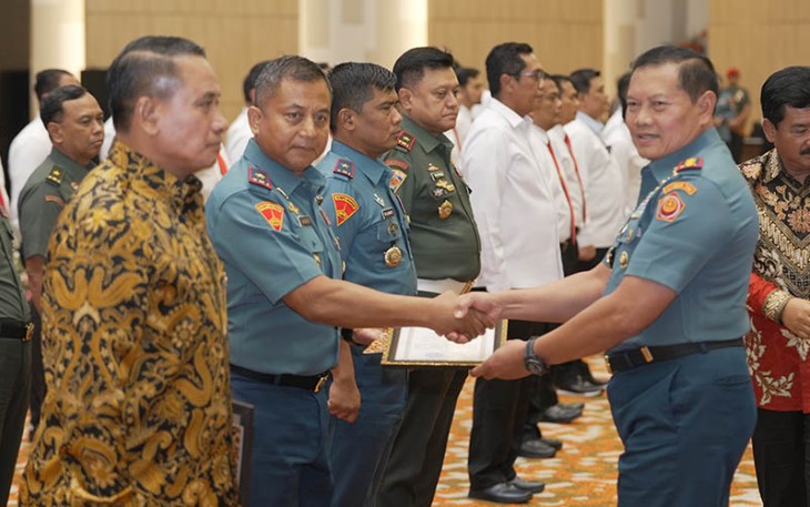 Panglima TNI Laksamana TNI Yudo Margono S.E., M.M.  pada saat memberikan paparan dalam kegiatan Rapat Koordinasi Pencegahan dan Penyelesaian Tindak Pidana Pertanahan di Grand Mercure Kemayoran, Jakarta, Rabu (8/11/2023).