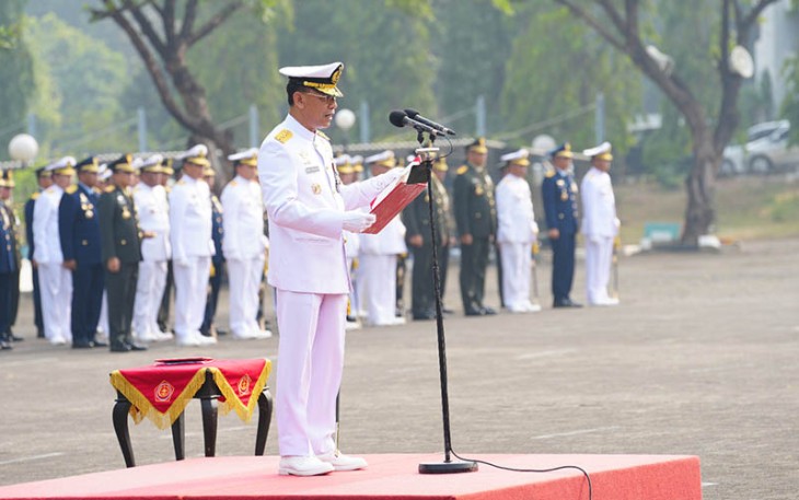 Kepala Pusat Keuangan TNI Laksda TNI Poedji Santoso, CHRMP., M.Tr.Opsla, saat memimpin Upacara Hari Pahlawan ke-78 dengan mengusung tema “Semangat Pahlawan Untuk Masa Depan Bangsa Dalam Memerangi Kemiskinan dan Kebodohan” di lapangan B3 Mabes TNI, Cilangkap, Jakarta Timur, Jumat (10/11/2023).