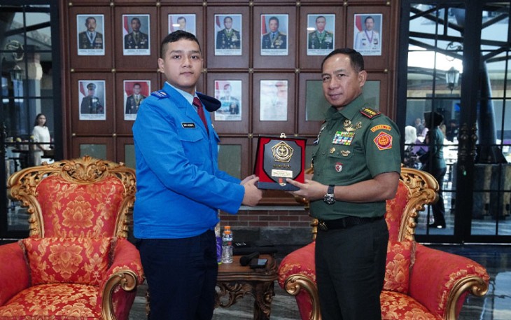 Penyerahan cindera mata