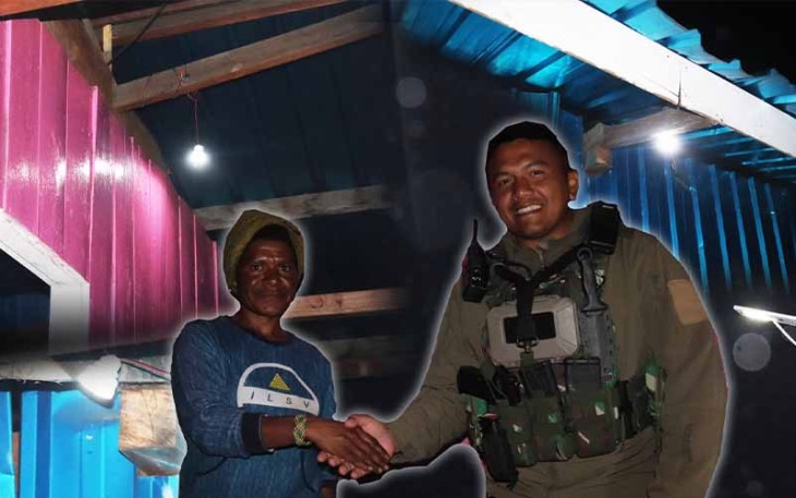 Satgas YPR 330 Hadirkan Pelita Dirumah Warga Papua