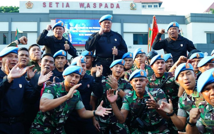 Panglima TNI Laksamana TNI Yudo Margono, S.E., M.M., dihadapan ratusan Prajurit Paspampres saat menerima Pembaretan dan Penyematan Brevet Setya Waspada di Mako Paspampres Tanah Abang II, Jakarta Pusat, Senin (7/8/2023).
