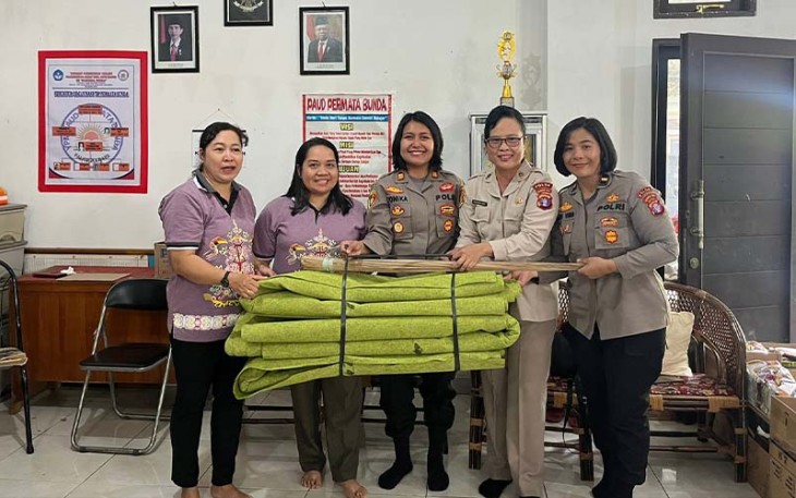Ditreskrimsus Polda Kalteng Salurkan Bansos di GKE Palangka Raya