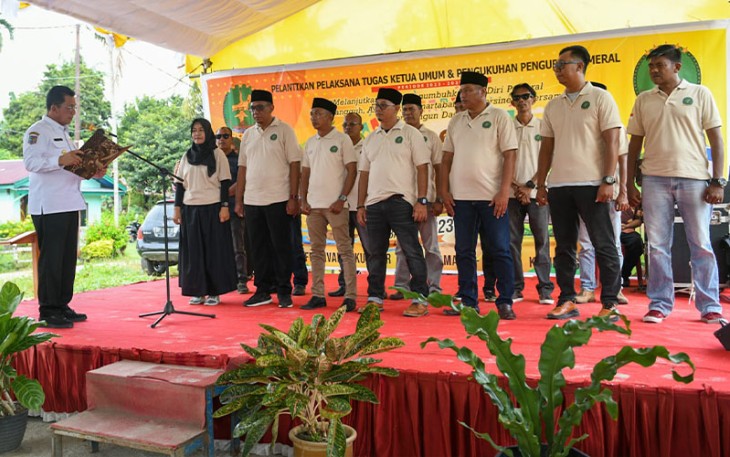 Gubernur Ansar saat Lantik PKM Meranti dan Ormas Pameral Kabupaten Karimun