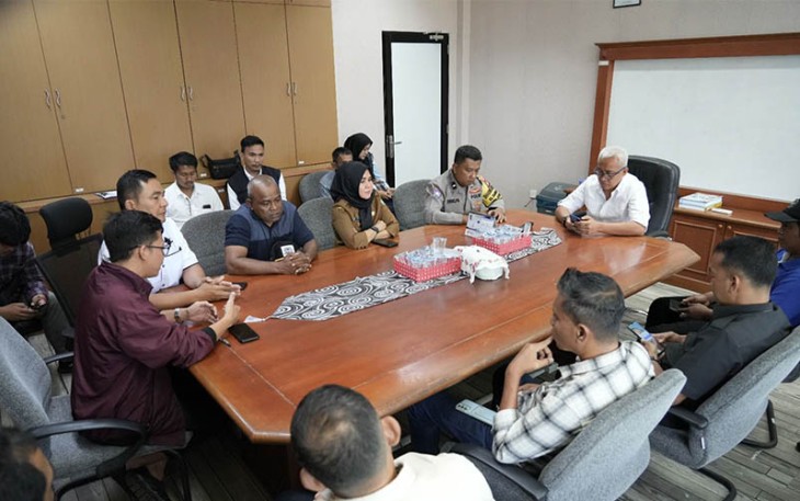 saat rapat pertemuan