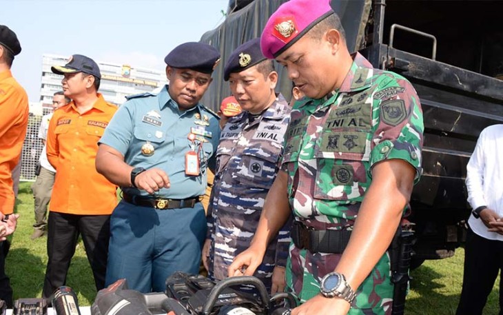 Asops Danlantamal V Kolonel Laut (P) M Taufik menghadiri apel gelar pasukan dan antisipasi bencana hidrometeorologi wilayah Jawa Timur bertempat di Polda Jawa Timur, Surabaya