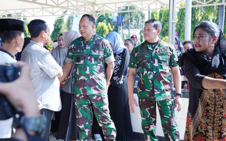 Panglima TNI saat Melayat Putri Marsda TNI Koestono