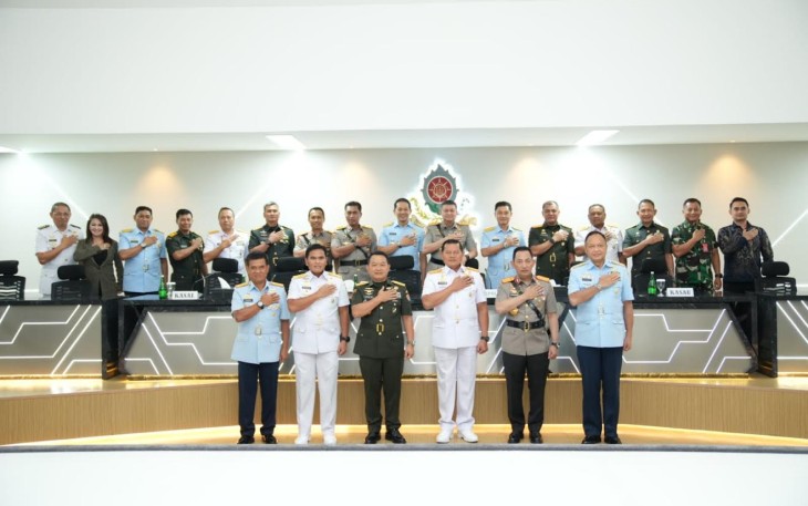 Foto bersama saat pembukaan Pendidikan Reguler LI Sesko TNI TA 2023