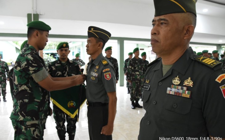 Dandim 1002/HST Letkol Inf Fery Perbawa.S.Hub.Int.,M.Han pimpin Korp Raport Serah Terima Jabatan dan Pindah Satuan Personel Kodim 1002/HST bertempat di Aula Sapta Marga Makodim di jalan Telaga Padawangan Kelurahan Barabai Timur Kec.Barabai Kab. Hulu Sungai Tengah, Jum’at (08/03/2024)