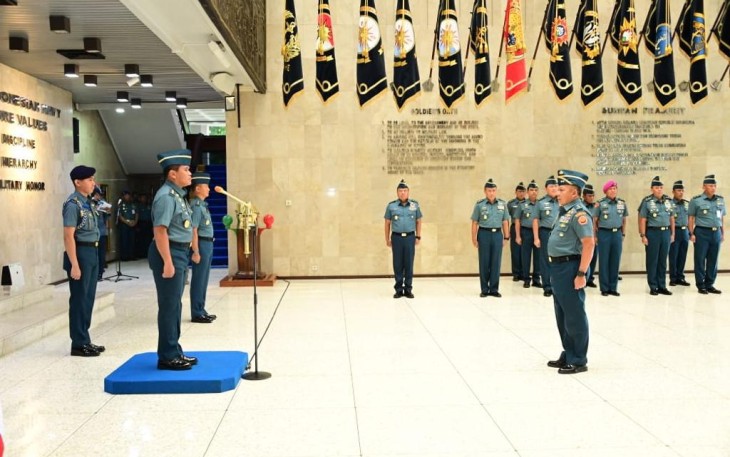 Kepala Staf Angkatan Laut (Kasal) Laksamana TNI Dr. Muhammad Ali memimpin Upacara Pelaporan Korps Kenaikan Pangkat 23 Perwira Tinggi (Pati) TNI Angkatan Laut (TNI AL) bertempat di Gedung RE. Martadinata, Mabesal, Cilangkap, Jakarta Timur, Kamis (04/01)