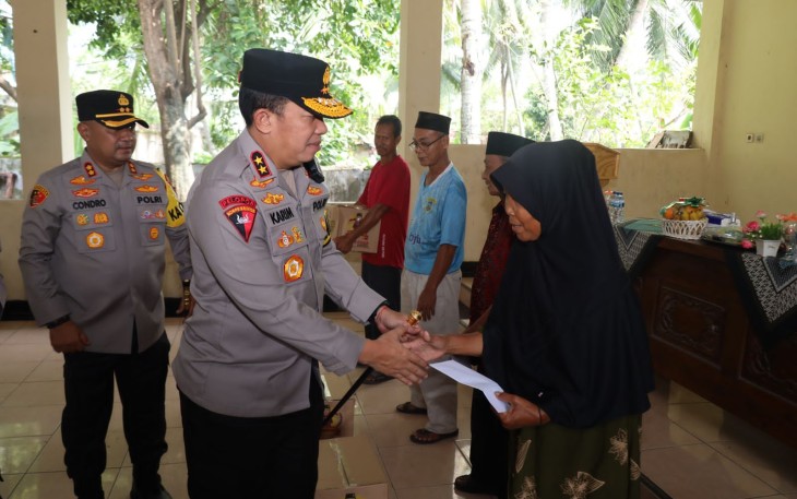 Polda Banten gelar bakti sosial kepada masyarakat bertempat di Kecamatan Kragilan dan di Desa Nambo Udik Kecamatan Cikande, Kabupaten Serang pada, Rabu (31/01)