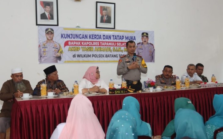 Kapolres Tapsel, AKBP Yasir Ahmadi, memberi himbauan ke masyarakat saat kunjungan kerja dan tatap muka dengan unsur Forkopimcam Marancar maupun masyarakat.