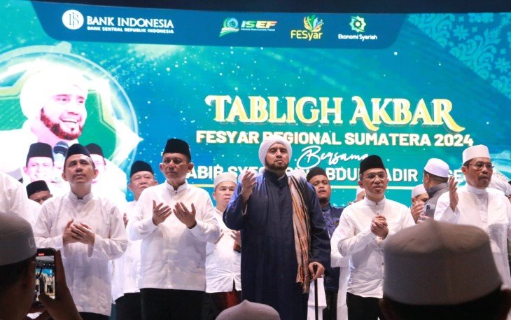 Gubernur Ansar Ahmad saat hadiri Tabligh Akbar Awali Rangkaian Pembukaan FESyar Sumatera 2024 di Kota Batam