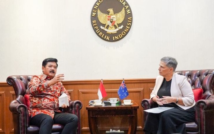 Menko Polhukam Marsekal TNI (Purn.) Hadi Tjahjanto saat menerima Duta Besar Australia untuk Indonesia Nikki Penelope (Penny) Williams PSM bersama jajaran di Kantor Kemenko Polhukam, Jakarta, Kamis (29/2/2024).