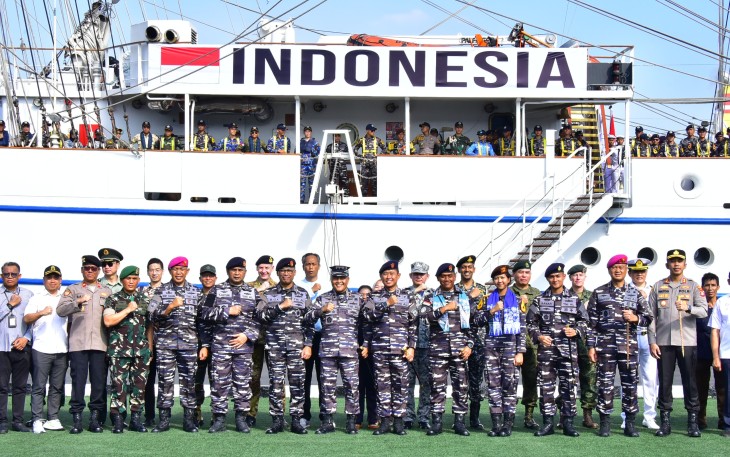 Kolinlamil Sambut Kedatangan KRI Bima Suci 