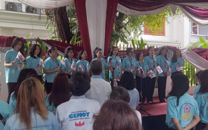 Perempuan Tionghoa Indonesia Maju saat mendeklarasikan komitmen untuk memenangkan calon presiden dan calon wakil presiden no urut 02 Prabowo Subianto-Gibran Rakabuming Raka dalam satu putaran di Kertanegara Kebayoran Baru Jakarta Selatan  Selasa (06/02/2024).