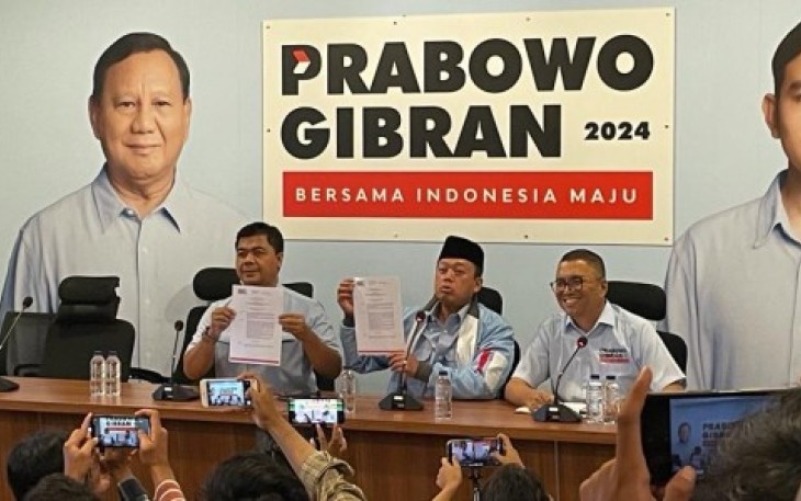 Sekertaris TKN Prabowo -Gibran Nusron Wahid saat memberikan keterangan pers di Jakarta, Kamis (11/1)