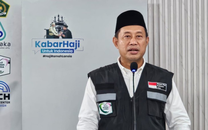 Kabiro HDI Kemenag Akhmad Fauzin memberikan keterangan pers di MCH Asrama Haji Pondok Gede