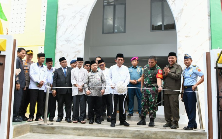 Gubernur Ansar Ahmad Resmikan Penggunaan Kembali Masjid Al-Muhajirin Setelah Revitalisasi