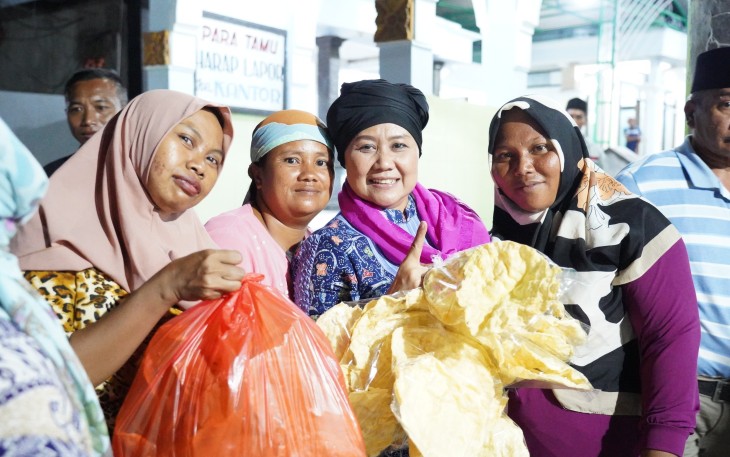 Calon Gubernur Jawa Timur nomor urut 1, Luluk Nur Hamidah berkomitmen akan memberikan perhatian khusus bagi perkembangan Madura jika terpilih menjadi Gubernur Jatim periode 2024-2029
