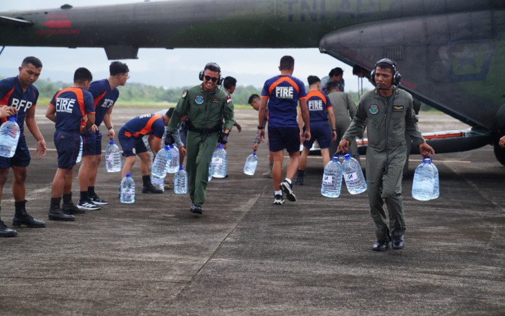 Satgas TNI Langsung Distribusikan Bantuan 