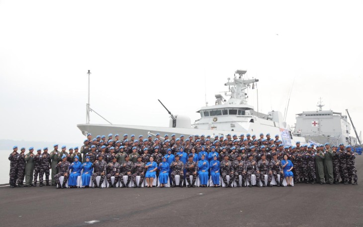 Isak Tangis Haru Keluarga Iringi Keberangkatan Satgas MTF TNI Konga XXVIII-P/UNIFIL 