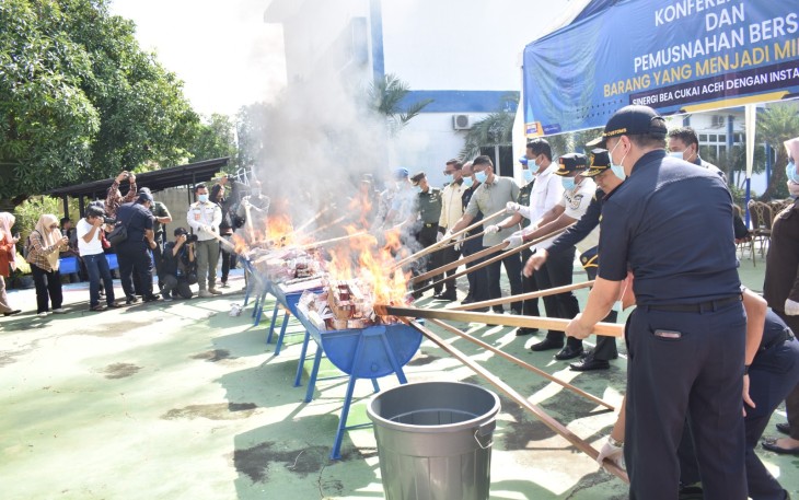 Bea Cukai Aceh Musnahkan Barang Ilegal dan Rilis Capaian Penindakan 2024