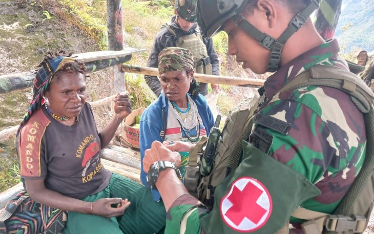 Pos Langit Satgas Yonif 509 Kostrad Adakan Pengobatan Gratis untuk Masyarakat di Intan Jaya
