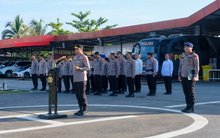 Kapolda Kalimantan Barat Pimpin Apel Pagi dan Beri Arahan Khusus Kepada Seluruh Personel