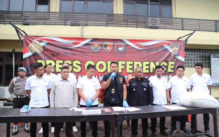 Polres Cilegon Melaksanakan Konferensi Pers di Pimpin oleh Kasat Reskrim Polres Cilegon AKP Syamsul Bahri 