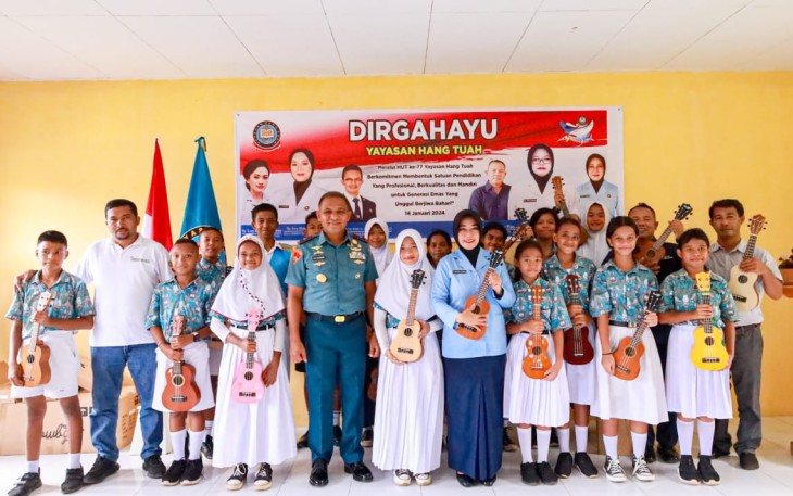 Pangkalan Utama TNI Angkatan Laut (Lantamal) IX Ambon, Brigadir Jenderal TNI (Mar) Said Latuconsina M.M., M.T., M.Tr.Opsla menggelar syukuran dalam rangka menyemarakkan Hari Ulang Tahun Yayasan Hang Tuah ke 77 tahun 2024 bertempat di SMP Hang Tuah Lantamal IX, Kompleks Lantamal IX Ambon, Desa Halong, Kec. Baguala, Kota Ambon, Rabu (17/01/2024)