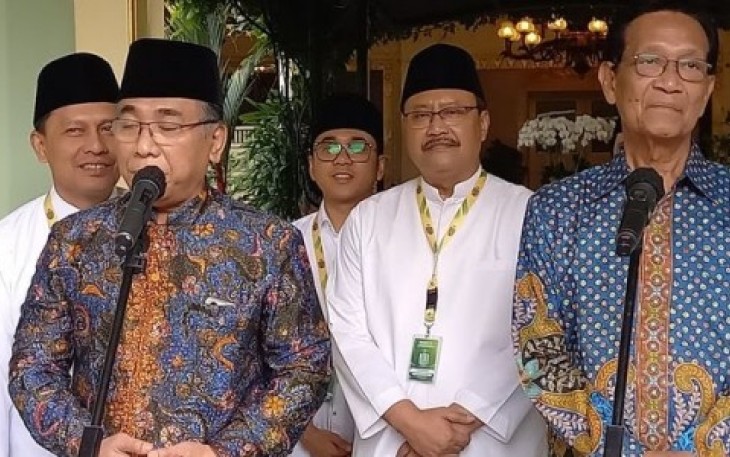 Ketum PBNU Gus Yahya usai bertemu Gubernur Daerah Istimewa Yogyakarta Sri Sultan Hamengkubuwono X di Kompleks Kantor Kepatihan, Yogyakarta, Senin (29/1/24).
