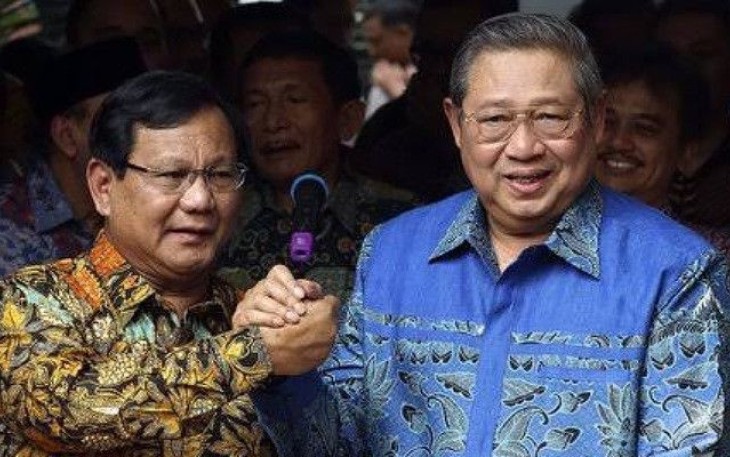 Prabowo Subianto bersama Susilo Bambang Yudhoyono di kediamannya Puri Cikeas Bogor, Jum'at (12/4)