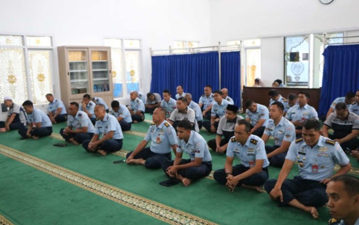 Ustaz Drs. M. Ishak Ahmad bertindak sebagai penceramah pada kegiatan Sholat Dhuha Bersama dilanjutkan ceramah keagamaan bertempat di Masjid As-Sulthon, Makoharmatau,  Bandung, Rabu (31/01/2024)
