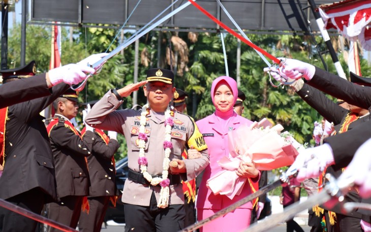 AKBP Prayudha Widiatmoko, S.I.K., resmi menjabat sebagai Kapolres Pekalongan Kota, menggantikan AKBP Doni Prakoso Widamanto, S.I.K., mulai Selasa (16/7/2024).=