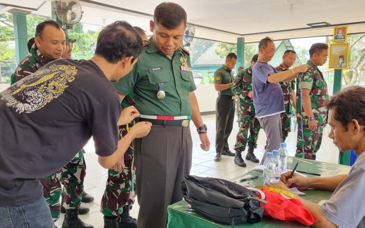 Kodim 0801/Pacitan Melaksanakan Pengukuran Baju PDH