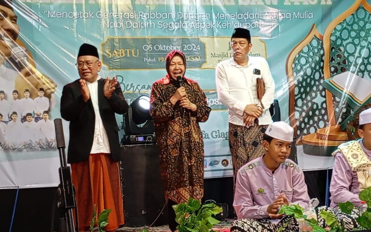 Cagub Risma Dicurhati Krisis Air Bersih Jamaah Pengajian di Lamongan 