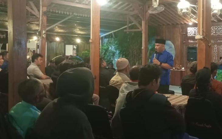 Acara deklarasi dukungan Relawan Alap - Alap untuk Ilyas - Tri Haryadi, pada Rabu (16/10/2024) malam, di Omah Joglo, Brujul, Jaten, Karanganyar