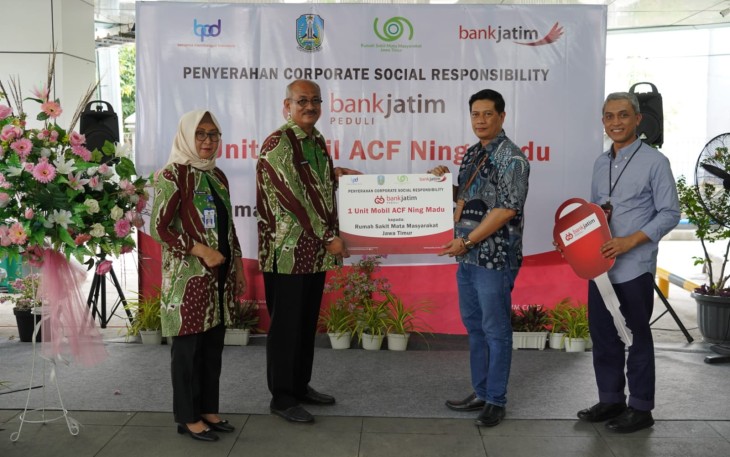 Bank Jatim Serahkan CSR Mobil Operasional Kepada RSMM Jawa Timur