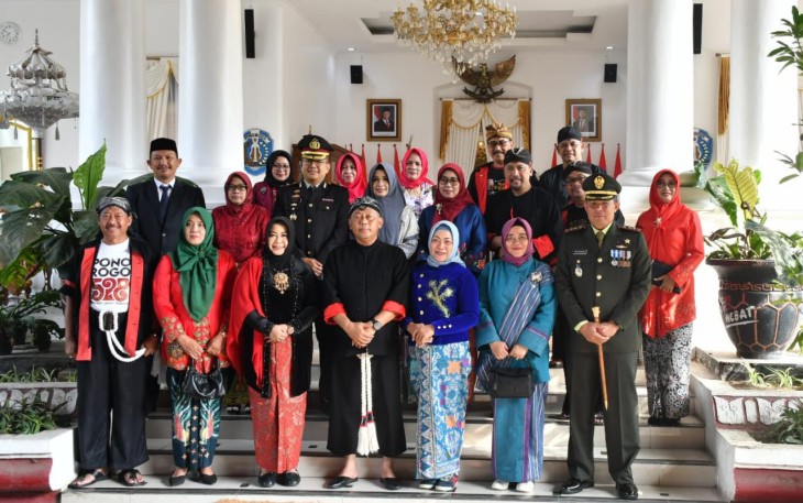 Komandan Kodim 0802/Ponorogo Letkol Inf Dwi Soerjono menghadiri Upacara Peringatan Hari Ibu ke 96 dan Hari Bela Negara Ke 76 tahun 2024, Minggu (22/12/2024)