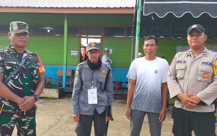 Pemilu serentak Babinsa dan bhabinkamtibmas dan instansi pemerintah diwilayah bersinergitas melaksanakan pengamanan tentang kegiatan pencoblosan di Tempat Pemungutan Suara (TPS) yaitu pada pemilu demokrasi serentak seluruh Indonesia, yang bertempat di Kel. Bararawa, Kec. Paminggir, Kab. Hulu Sungai Utara, Rabu (14/02/2024)