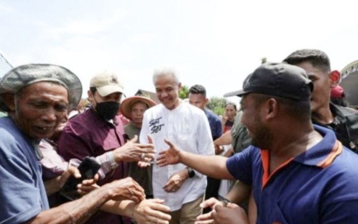 Capres Ganjar di hadapan ribuan petani di Desa Kutukan Kecamatan Randublatung Blora, Kamis (4/1/2024).
