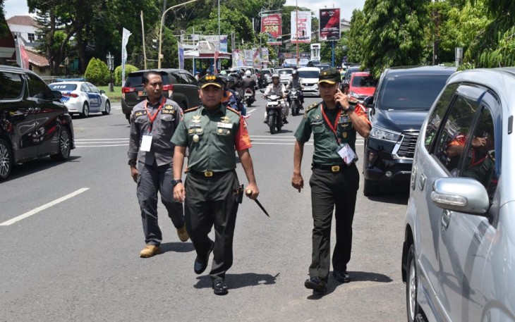 Danrem 071/Wijayakusuma Kolonel Czi Mohammad Andhy Kusuma, S.Sos., M.M., M.Han., lakukan pantauan situasi dan kondisi wilayah yang dikunjungi Presiden RI, Rabu (3/1/2024)