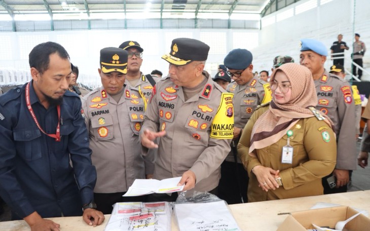  Wakapolda Kalteng  Brigjend. Pol. Mohamad Agung Boedijono,S.I.K.,M.Si  melakukan kunjungan  ke Gudang Logistik KPU Kab. Kotawaringin Timur, Selasa (16/01/2024)