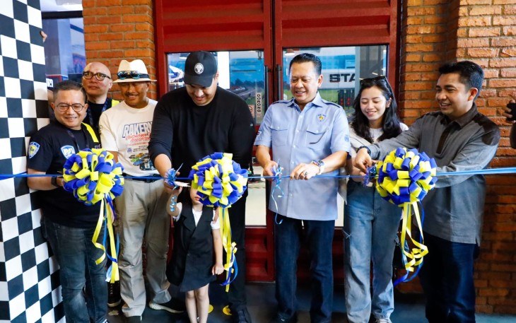 Ketua Umum IMI Bamsoet Bersama Menpora Resmikan P1 Digital Motorsport di Black Stone Garage